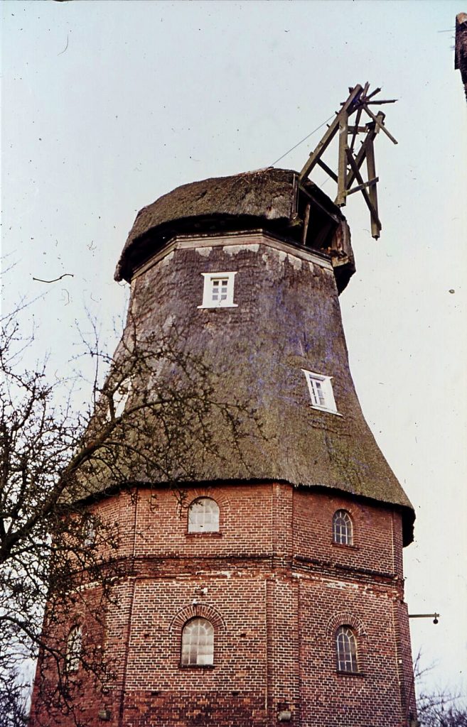 1975 Heiser Mühle Kehrbank demontiert (Fugbalken geschäftet)